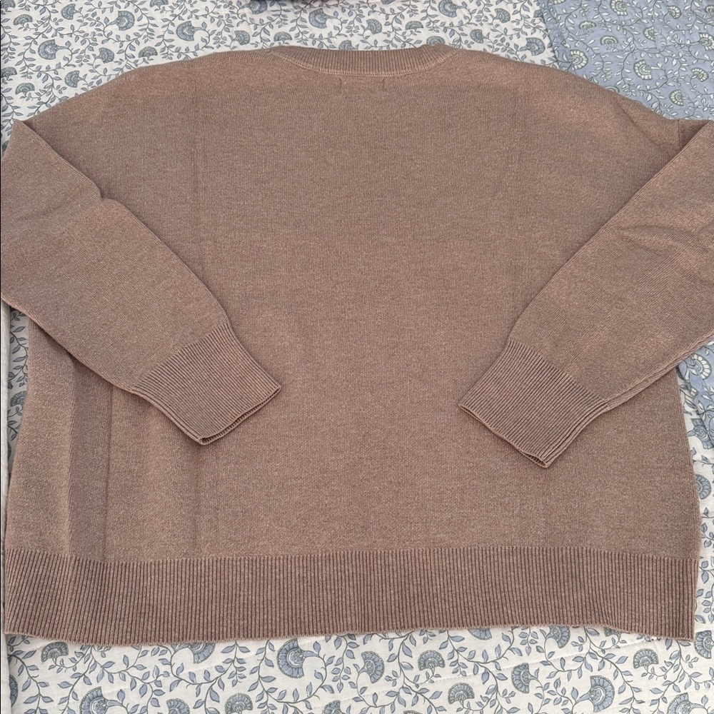 Universal Thread Women's beige Crew Neck Sweater size: M - Picture 2 of 4